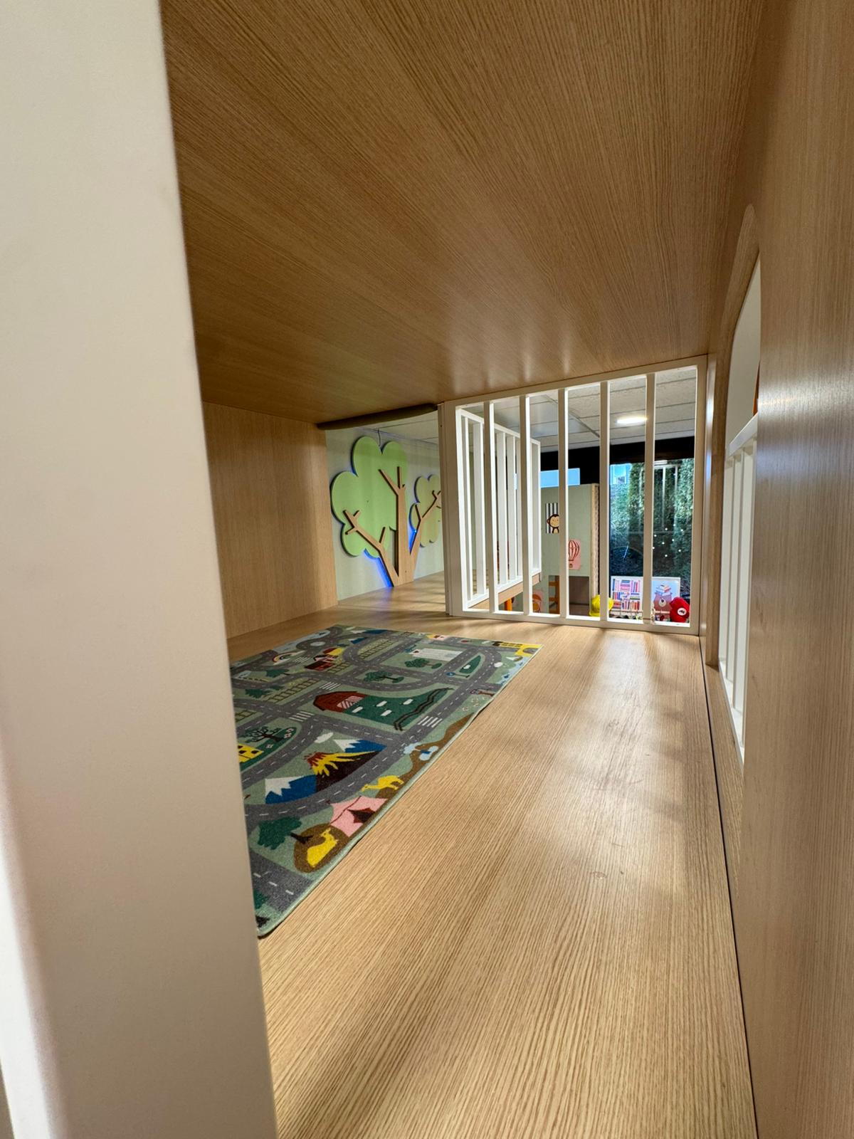 Spielbereich mit verschiedenen Aktivitäten